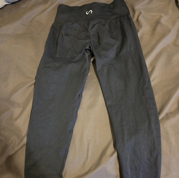 TLF Leggings - Picture 2 of 3